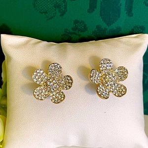 Swarovski daisies stud earrings